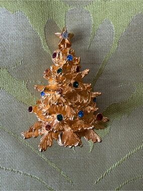 MERKSAMER matte Gold-tone Christmas Tree Brooch with Multicolor Rhinestones.